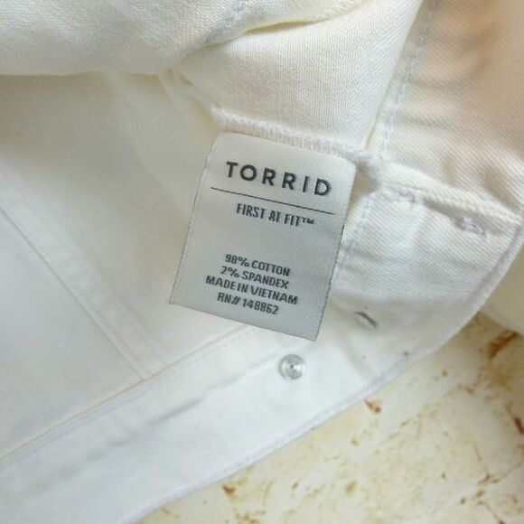 Torrid Jacket Womens Plus Size 1X 14-16 White Denim Trucker Stretch Cotton NWOT - Picture 10 of 13